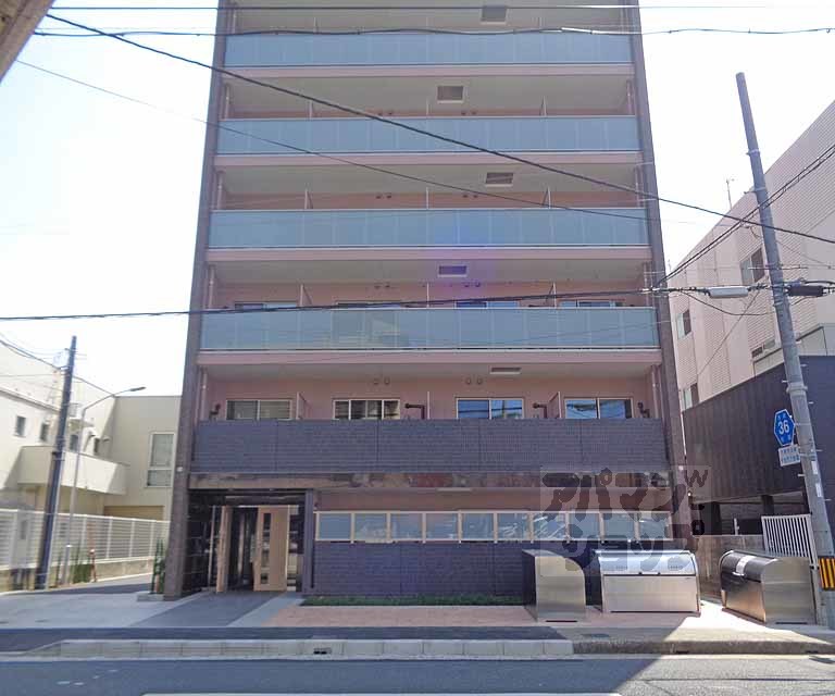 ローブコート六地蔵駅前