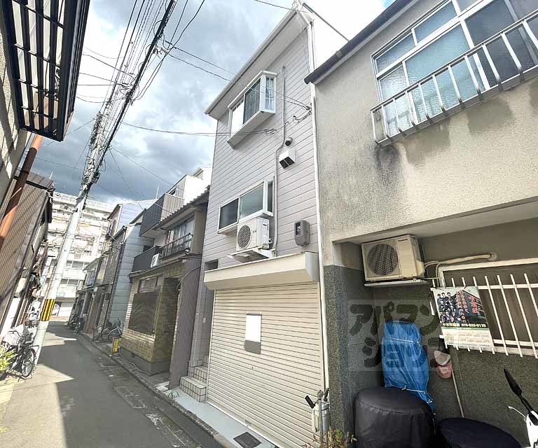 壬生御所ノ内町の貸家