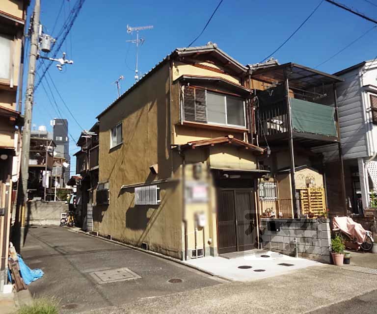 勧修寺西金ケ崎貸家