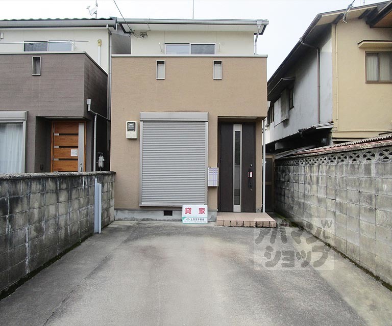 紫竹上高才町貸家 (東側)