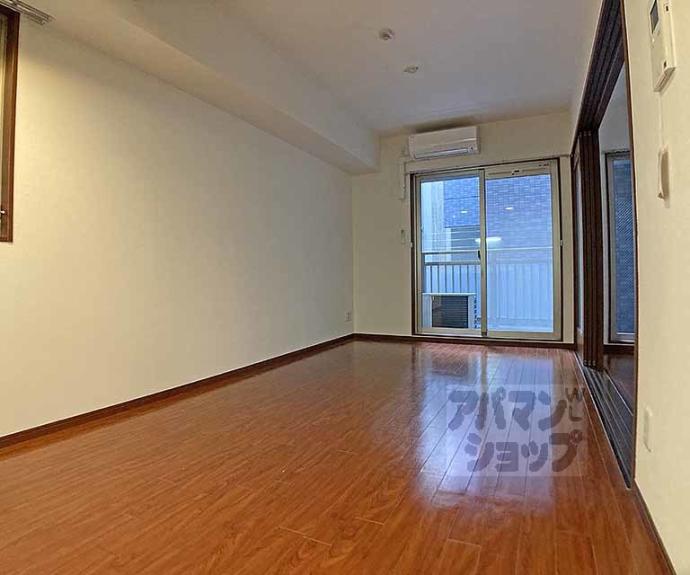 【エターナルコート三条】間取